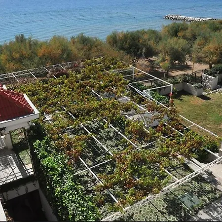 Apartment In With Sea View, Balcony, Air Conditioning, Wi-fi Duće
