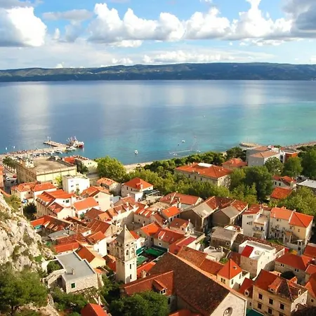 Apartment In With Sea View, Balcony, Air Conditioning, Wi-fi